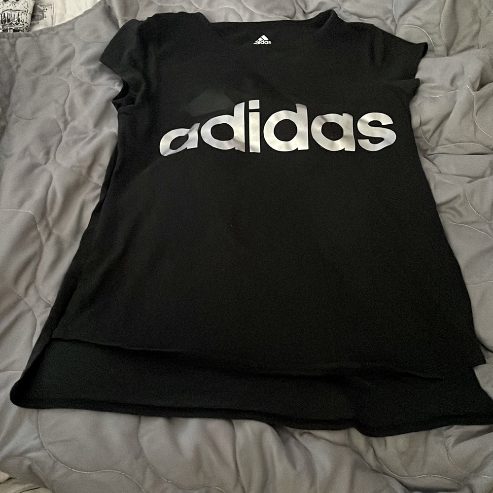 Short sleeve Adidas tee shirt